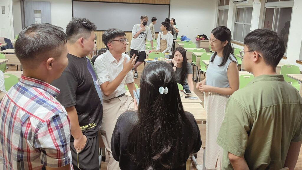 師大講座後學員留下來互動討論
